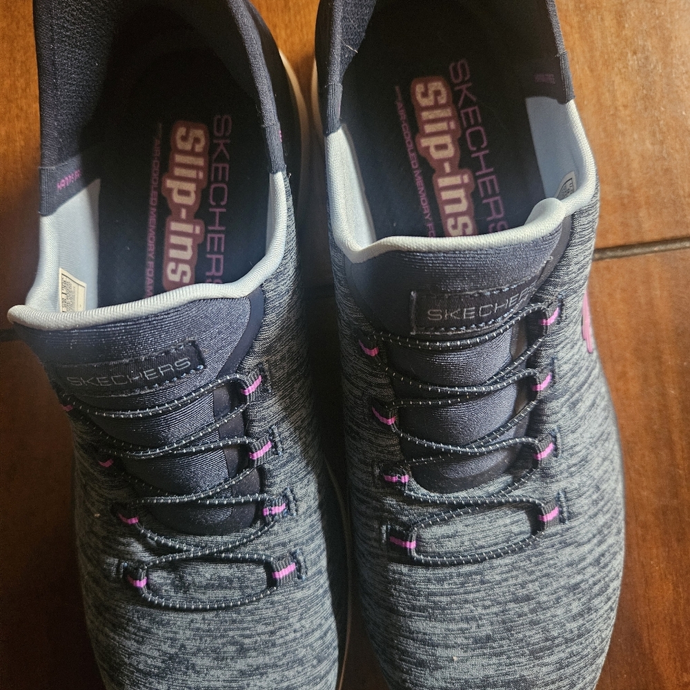 Skechers Navy Sneakers with Pink Highlights - Picture 4 of 5